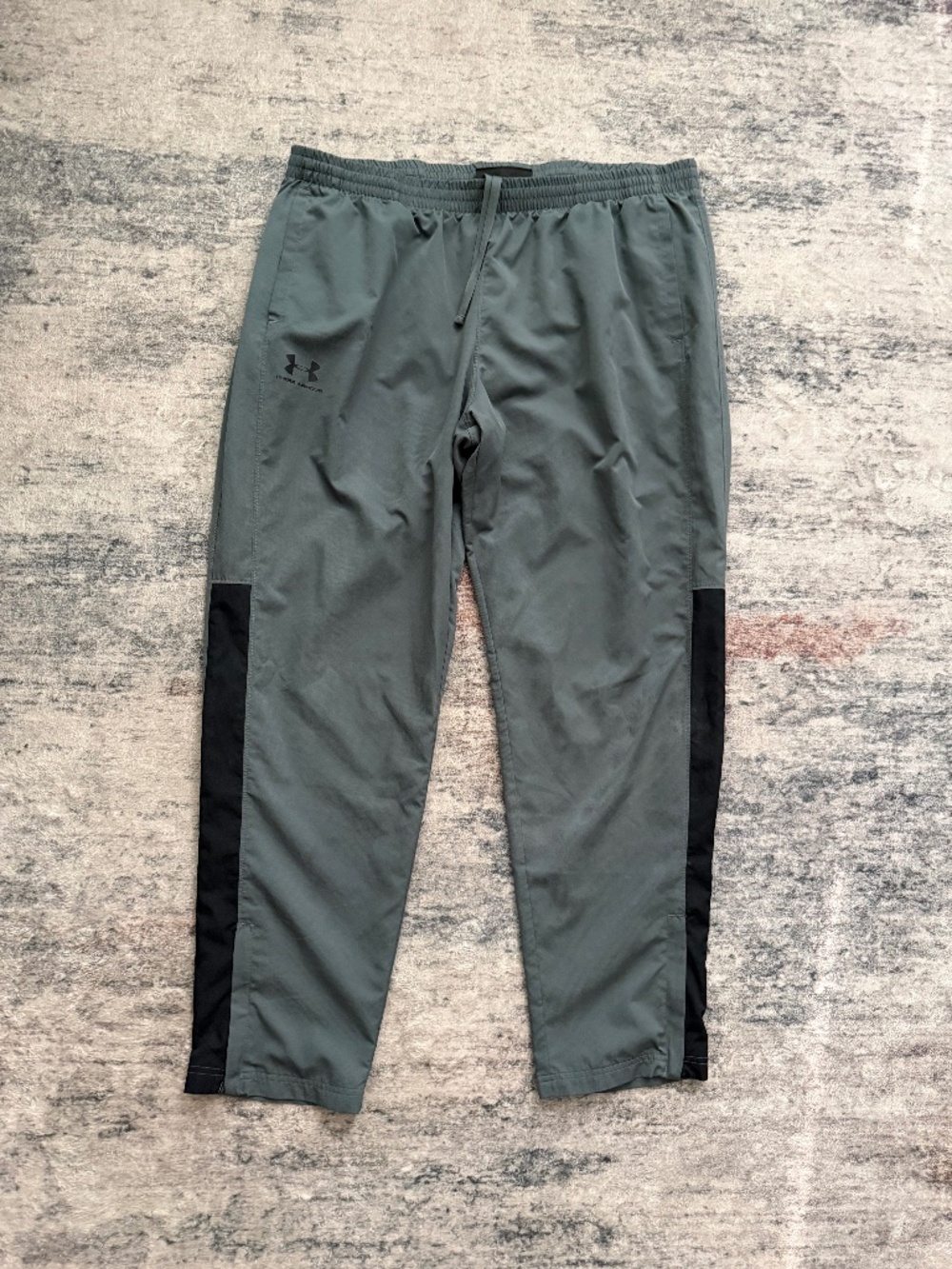 Under Armour Men’s Gray Black Woven Athletic Track Pants Colorblock